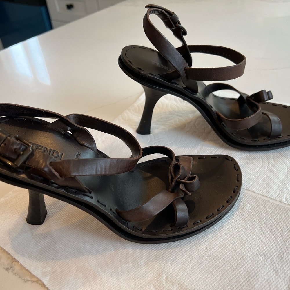 Fendi renaissance style heels. Perfect for any vacation outfit. Dark espresso